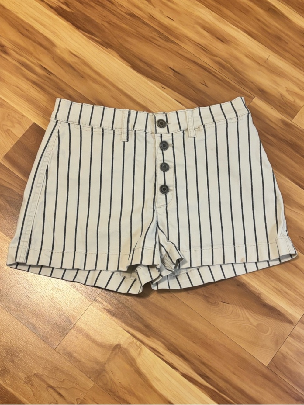 Sincerely Jules White High-Waist Vertical Stripe Button-Front Shorts Size 5